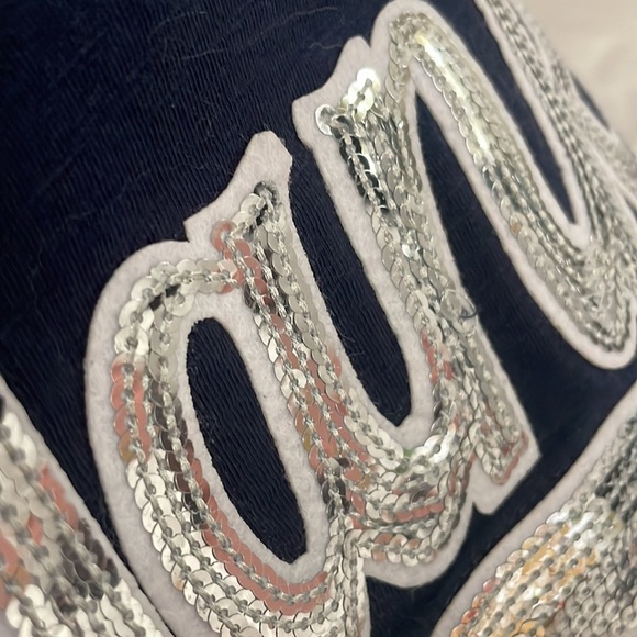 New York Yankees -Navy & Silver sequin Ladies V-Neck, New Era, MLB Baseball - Picture 3 of 16